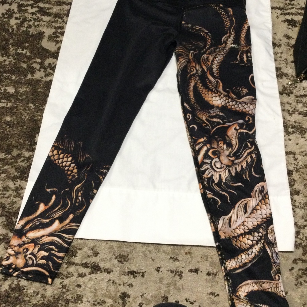 LOTUS leggings: Greyish-black with dragon design. SIZE Small
